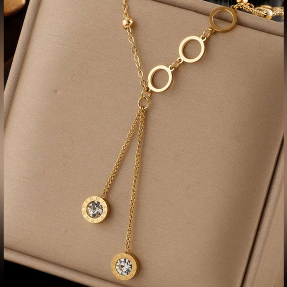 Elegant Gold Necklace with Crystal Accents